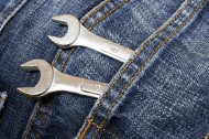 牛仔裤兜的特写图片