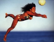 沙滩排球运动图片