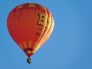 各种颜色的热气球图片