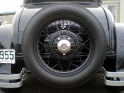 汽车车轮特写图片