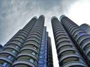 高大耸立的写字楼图片