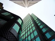 高大耸立的写字楼图片