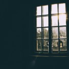 紧闭的窗户图片