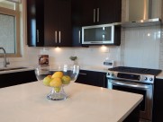 简洁干净的厨房图片