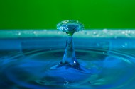 溅起的水滴图片大全