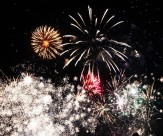 夜空里的烟花图片