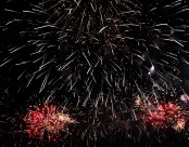 夜空里的烟花图片