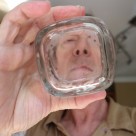 透过玻璃看人物图片