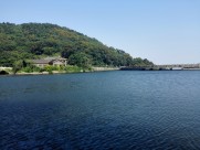 清澈的湖泊的图片