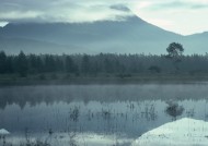 朦胧湖面倒影图片大全