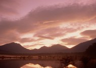 朦胧湖面倒影图片大全