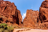 新疆天山大峡谷风景图片