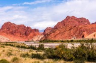 新疆天山大峡谷风景图片