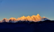 西藏南迦巴瓦峰图片