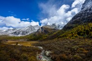 四川夏诺多吉神山图片