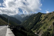新疆伊犁果子沟大桥风景图片