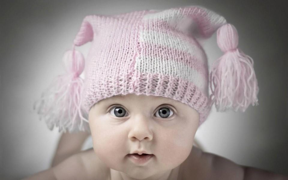 可爱的小娃娃桌面图片