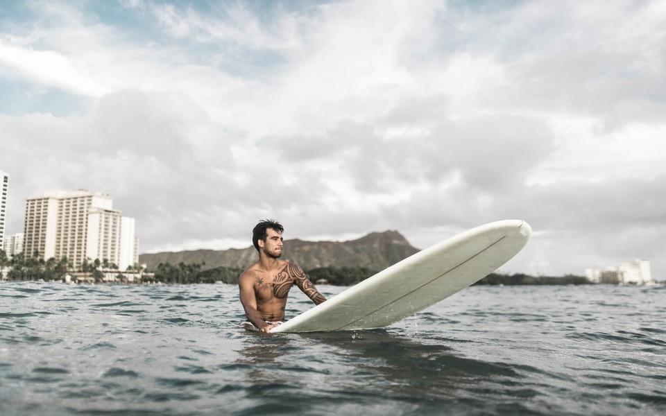 海边冲浪极限运动图片