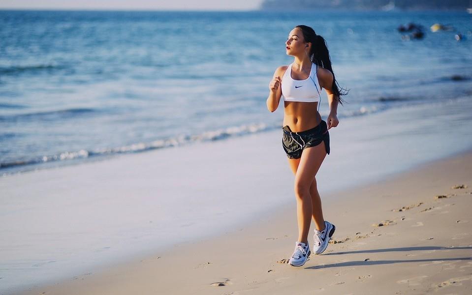 运动美女健身美照好身材遮不住