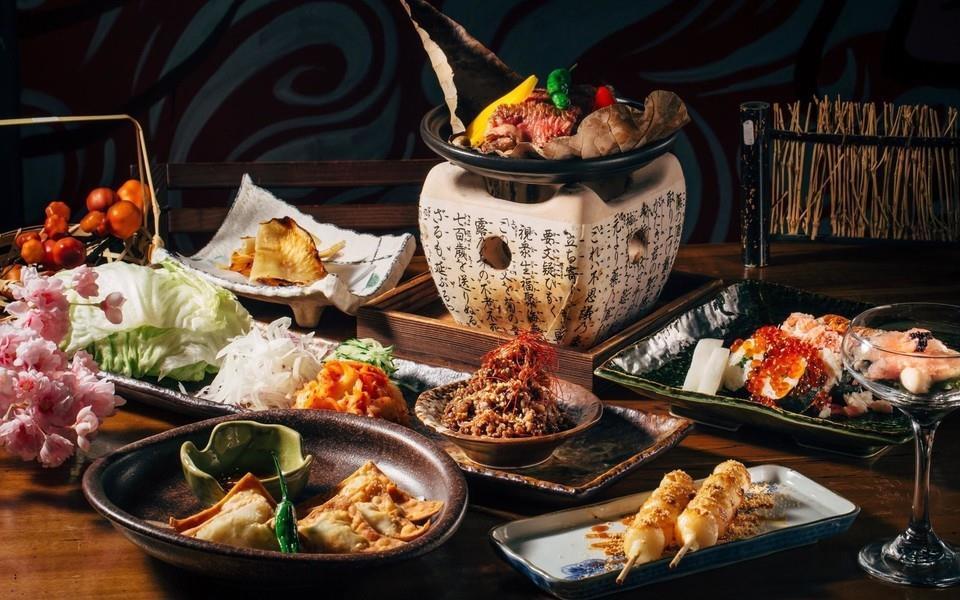 营养丰富的餐桌美食图片