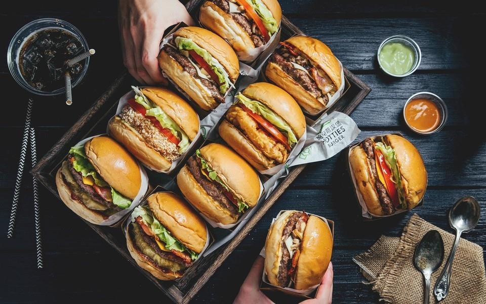 营养丰富的餐桌美食图片