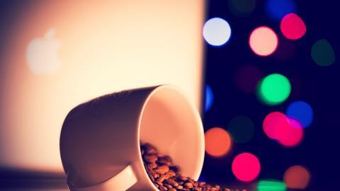 温暖浓郁的咖啡杯高清图片