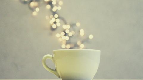 温暖浓郁的咖啡杯高清图片