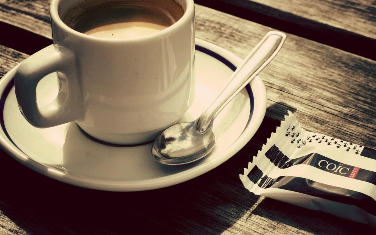 温暖浓郁的咖啡杯高清图片