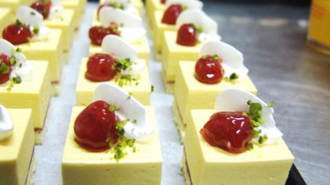 美味慕斯蛋糕图片