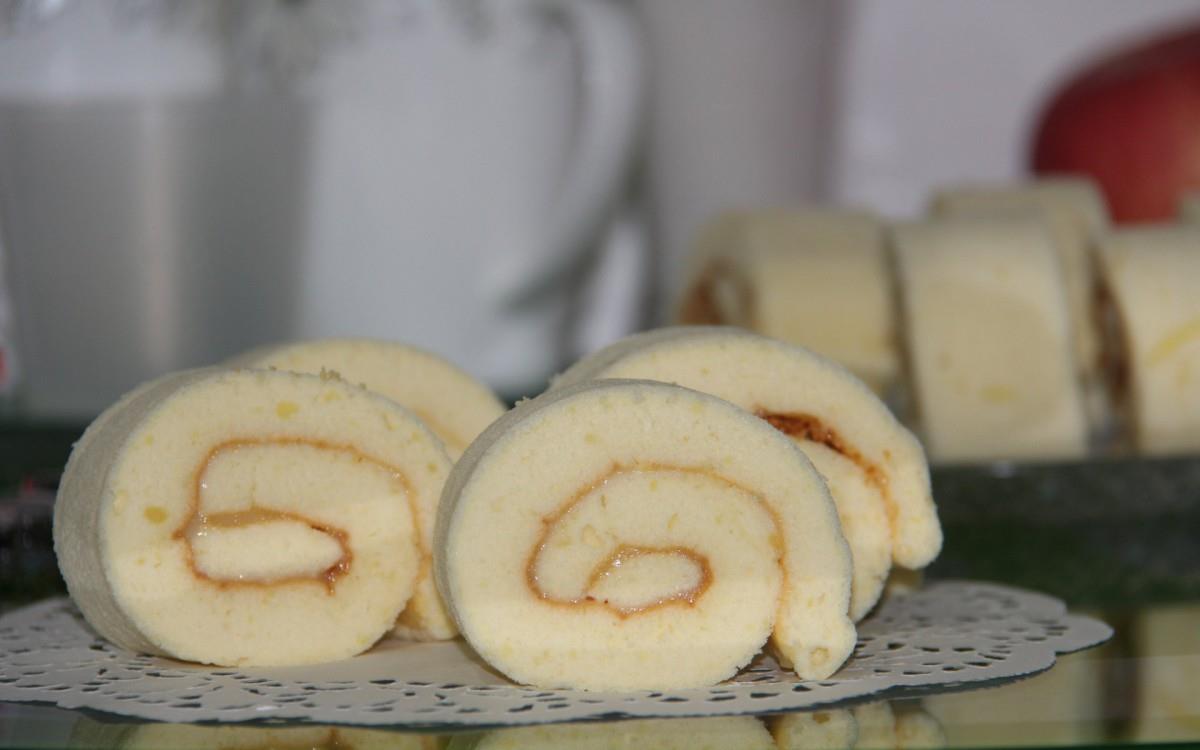 美味的瑞士卷糕点图片