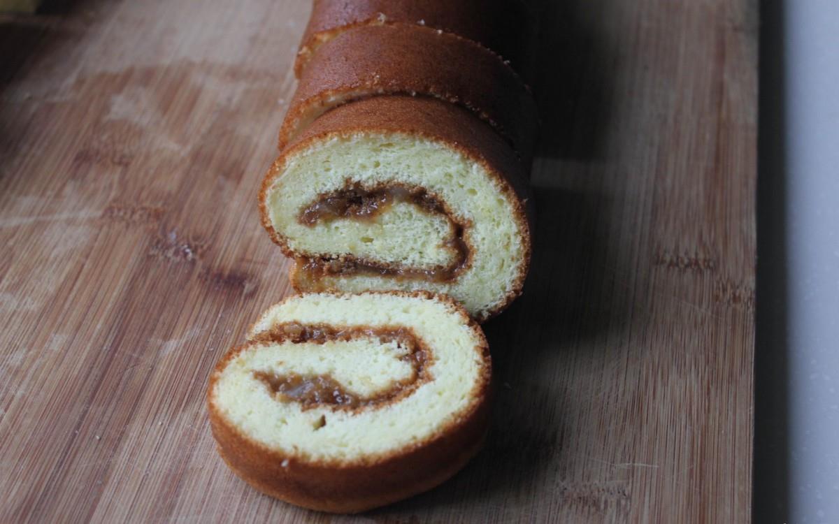 美味的瑞士卷糕点图片