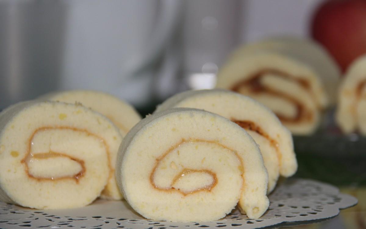 美味的瑞士卷糕点图片