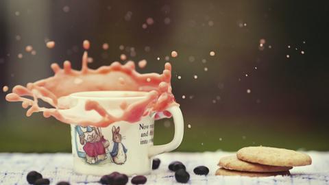 温暖浓郁的咖啡杯高清图片