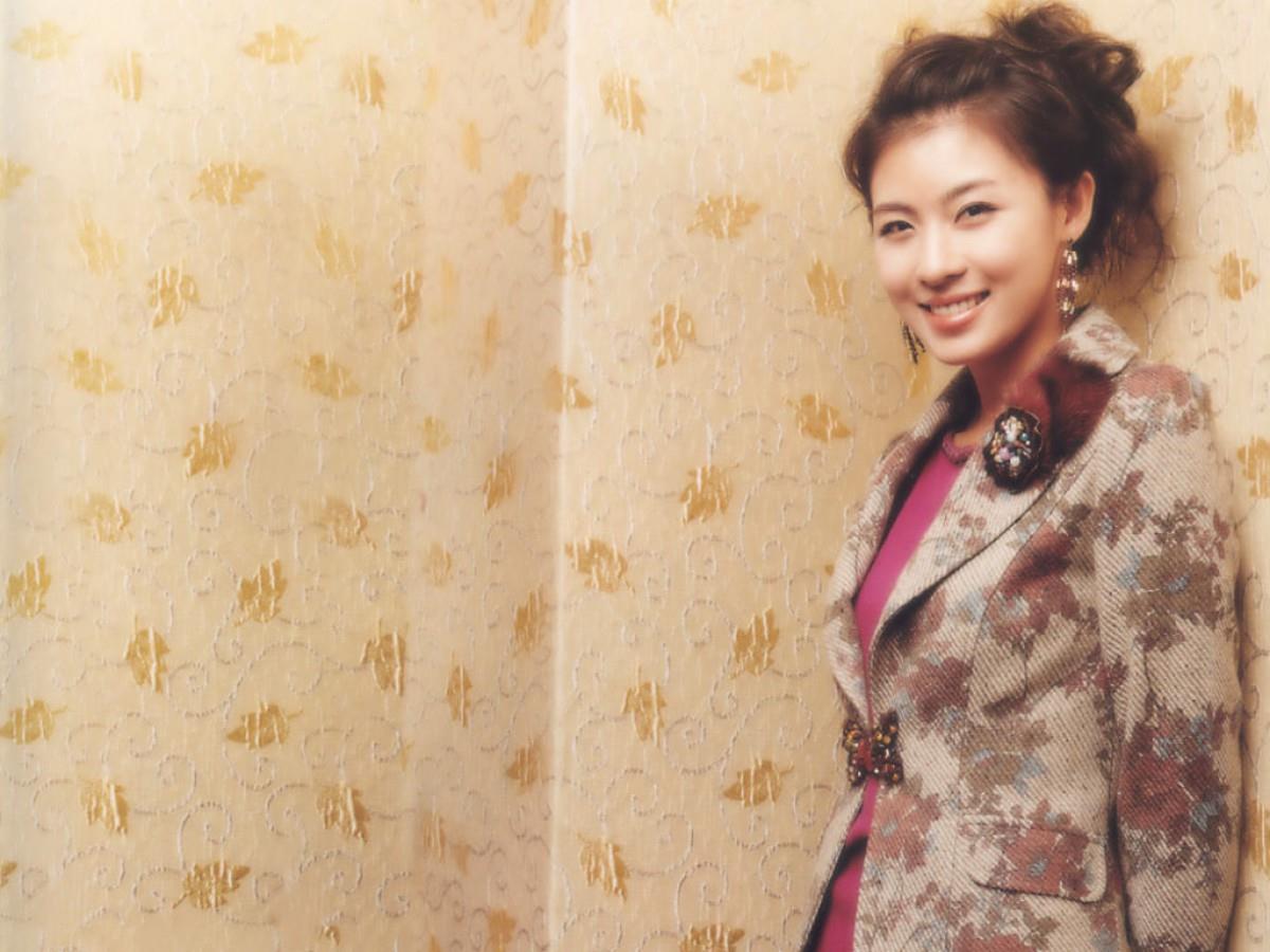 韩国女星河智苑图片