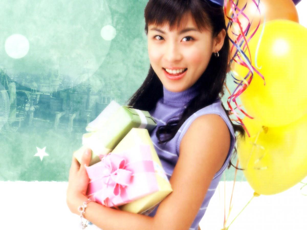 韩国女星河智苑图片