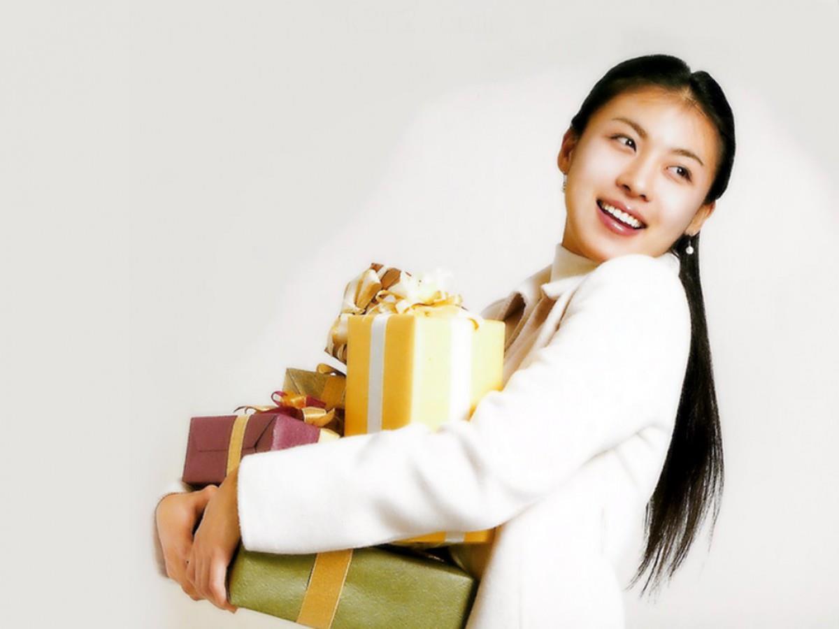 韩国女星河智苑图片