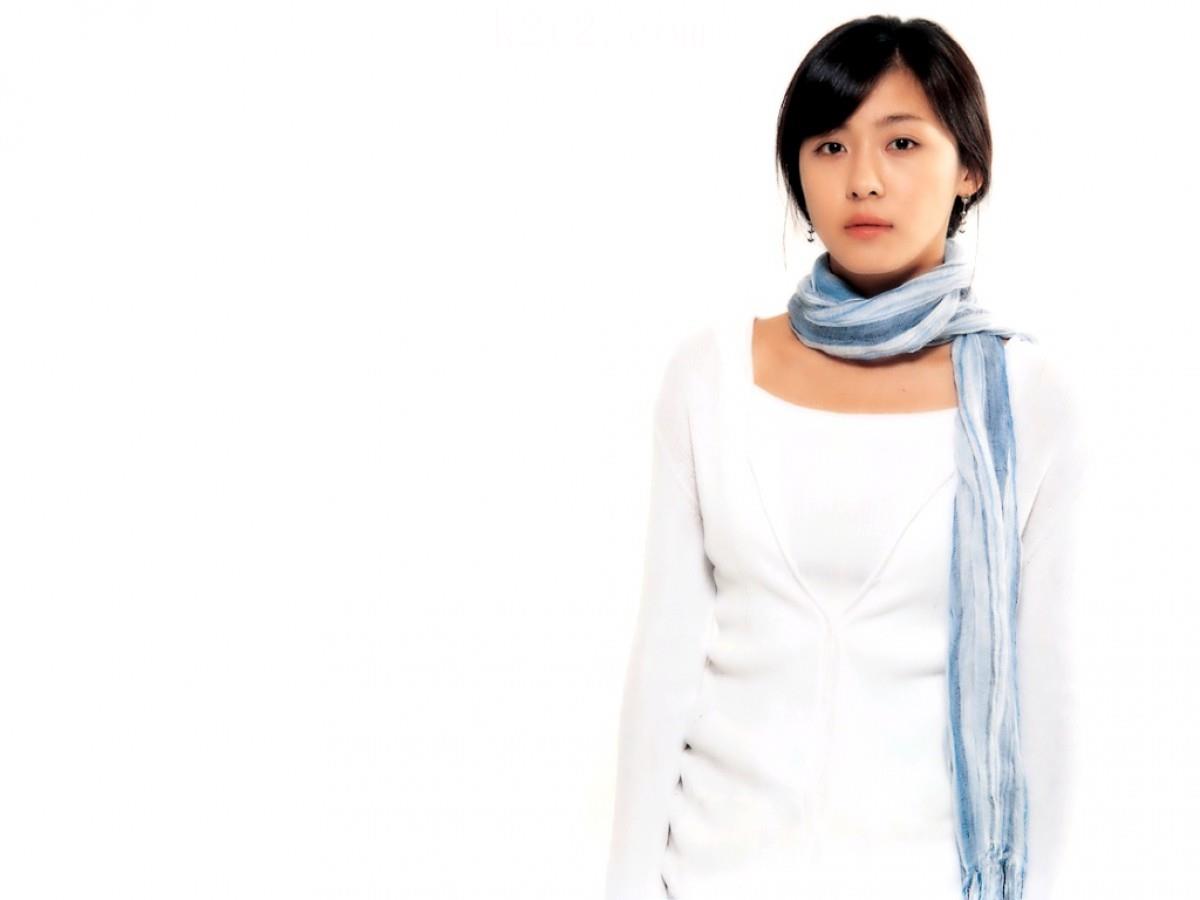 韩国女星河智苑图片