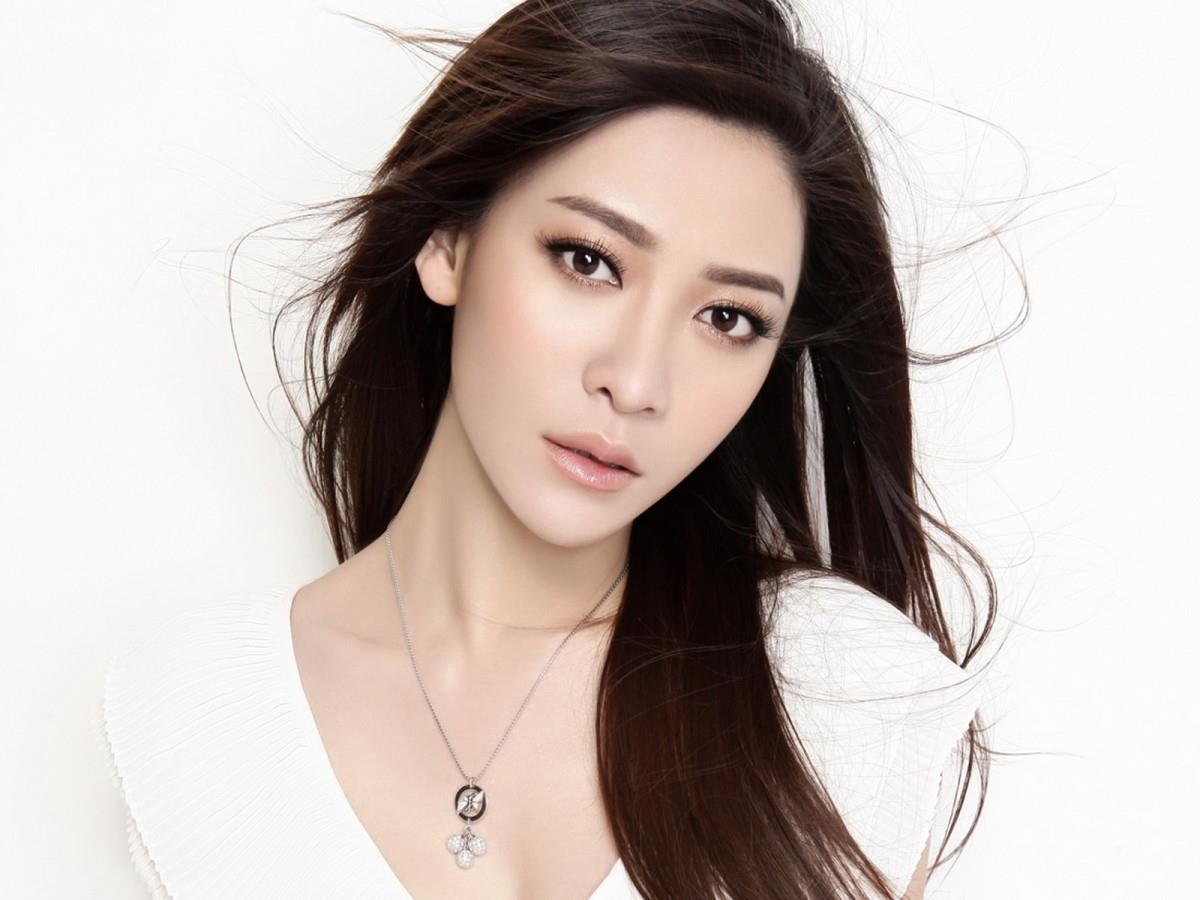 长发美女林冶图片大全