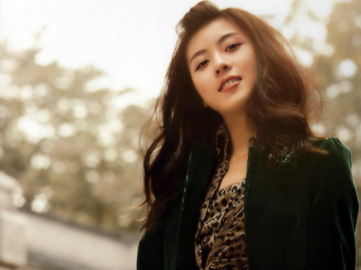 韩国女星河智苑图片