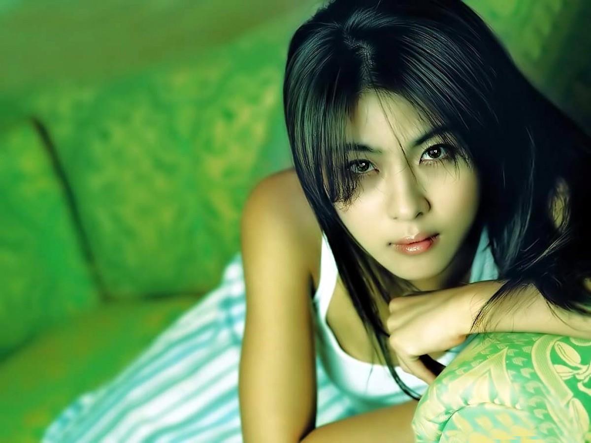 韩国女星河智苑图片