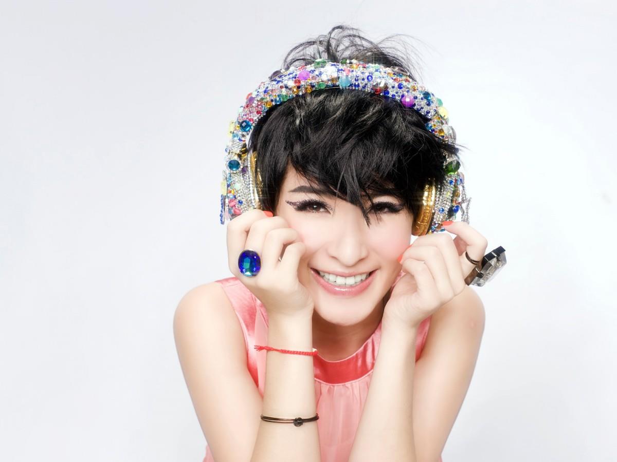 台湾女歌手萧亚轩图片