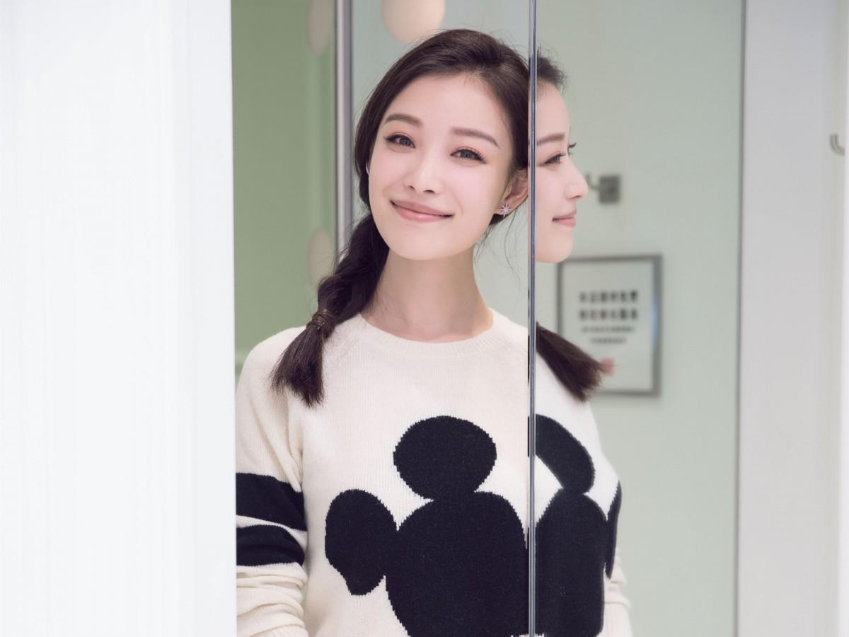 优衣库品牌代言人倪妮图片