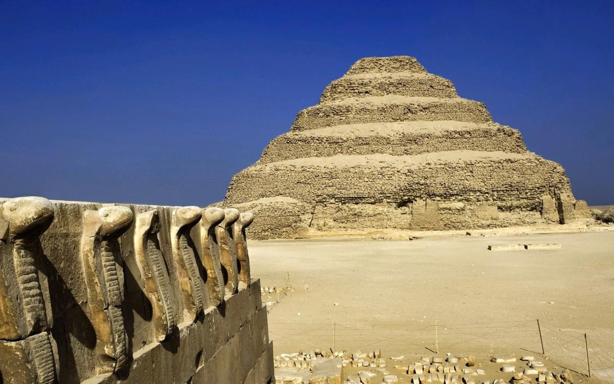 埃及法老和金字塔图片