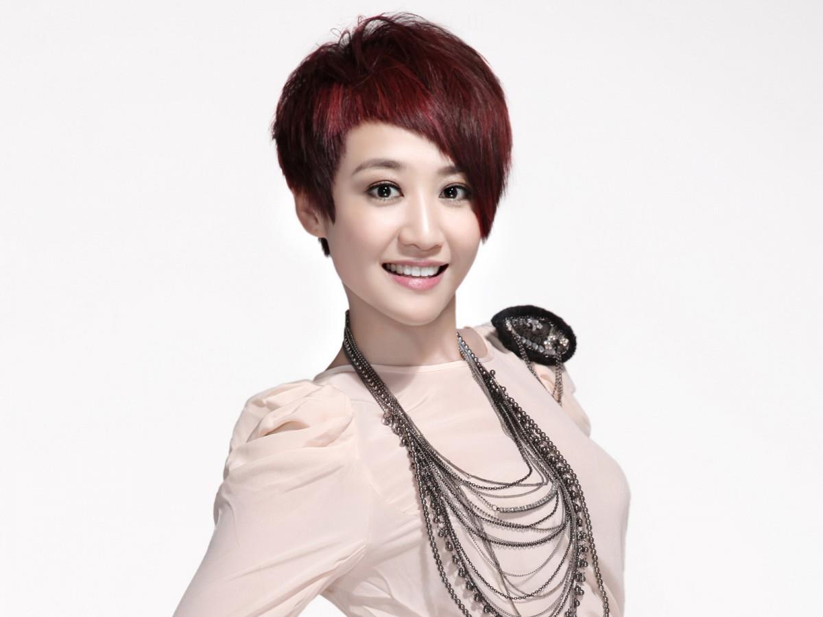 主持人左岩图片