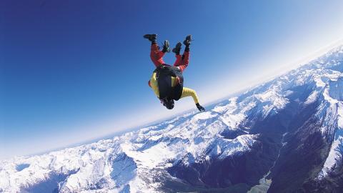 高空跳伞运动图片