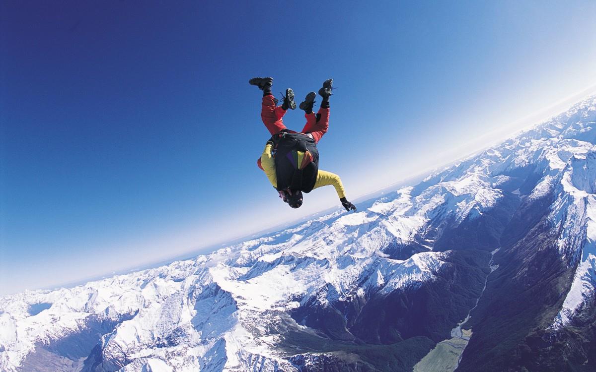 高空跳伞运动图片