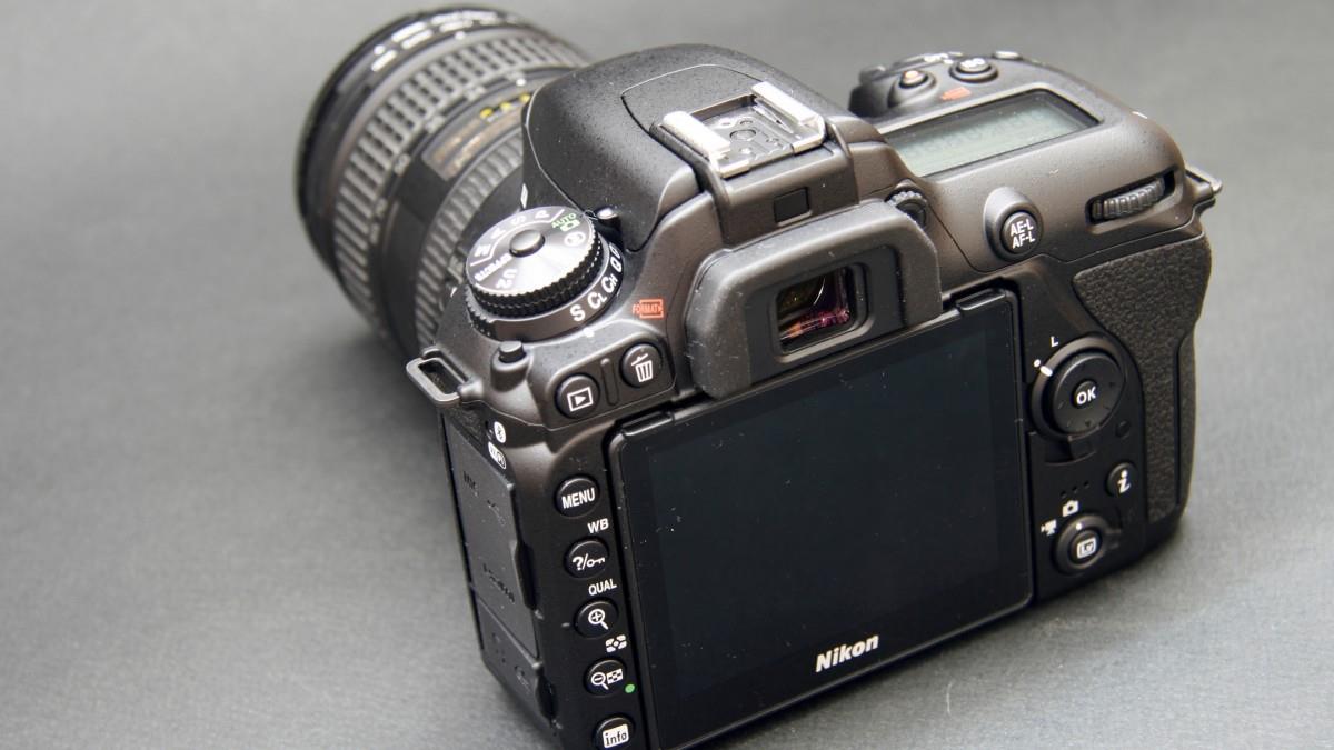 高清尼康品牌单反相机图片