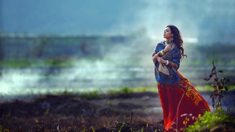 美女露露风情图片