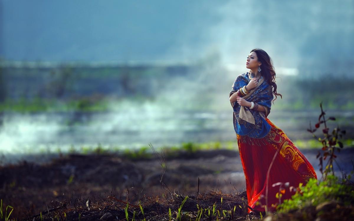 美女露露风情图片
