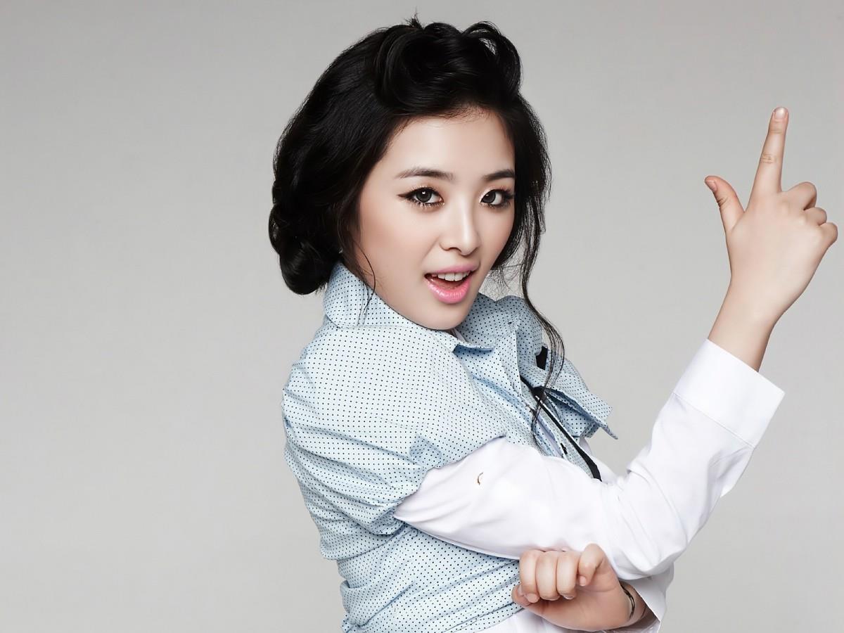 酸酸甜甜张含韵图片